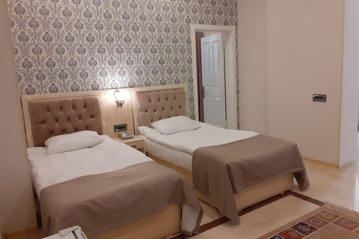 Room 10 of 96