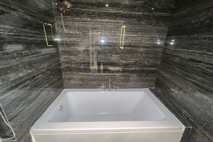 Room 11 of 12