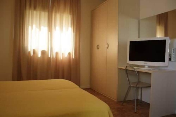 Room 4 of 61