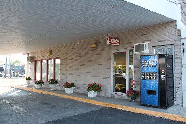Hotel 77 of 82