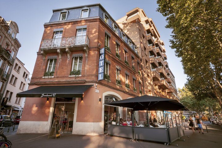 Exterior of Hôtel Le Cousture