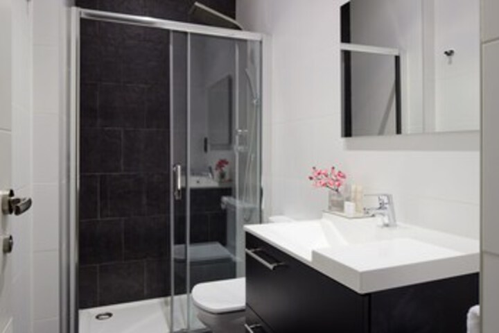 Room 4 of 17