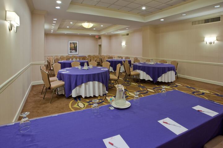 Ballroom/Hall 33 of 94