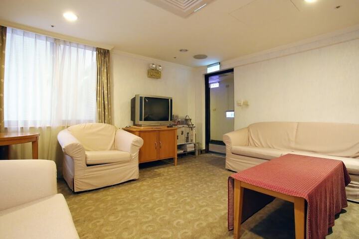 Room 17 of 40