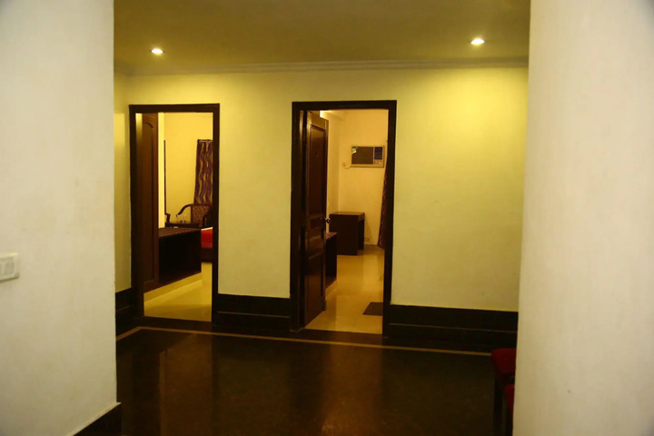 Room 6 of 13