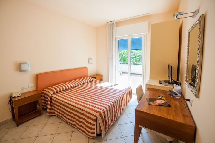 Room 8 of 38