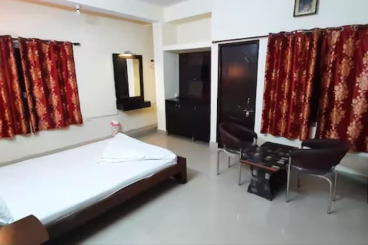 Room 12 of 19