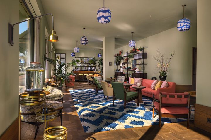 Entrance & Lobby