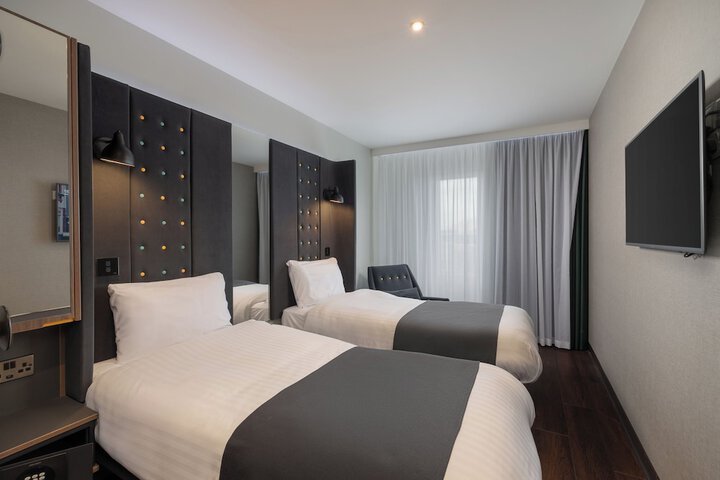 Room 26 of 45