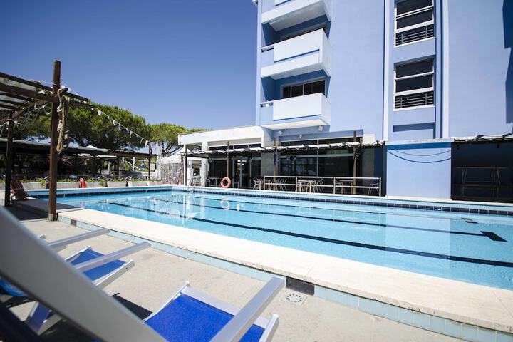 Pool Hotel