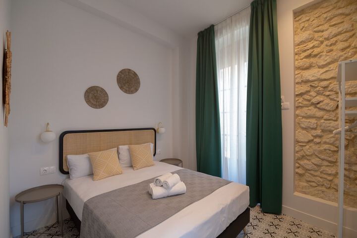 Room 6 of 28