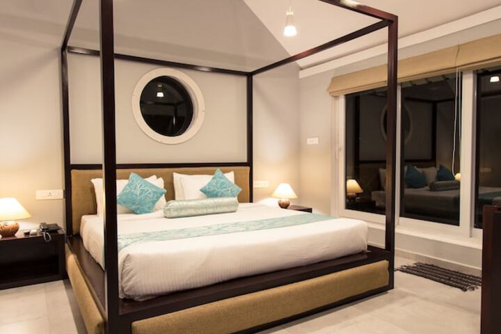 Room 12 of 27