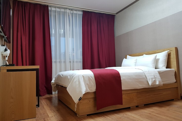 Room 2 of 13