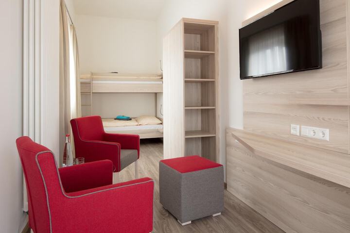 Room 13 of 28