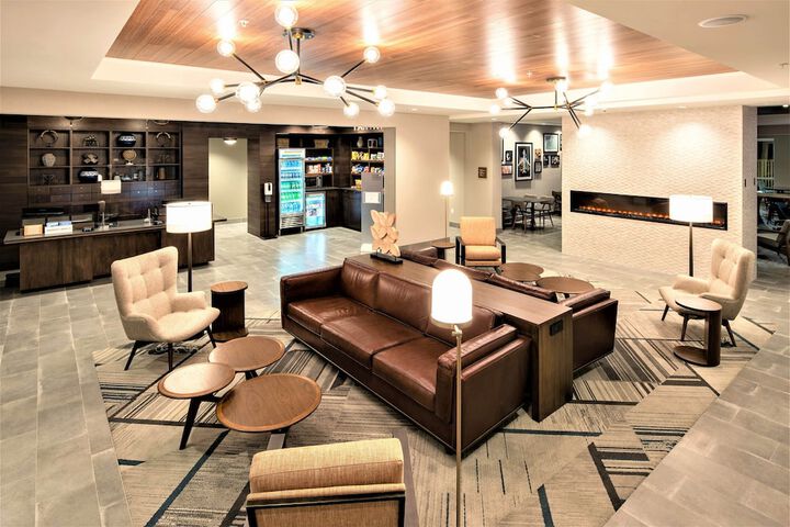 Lobby lounge