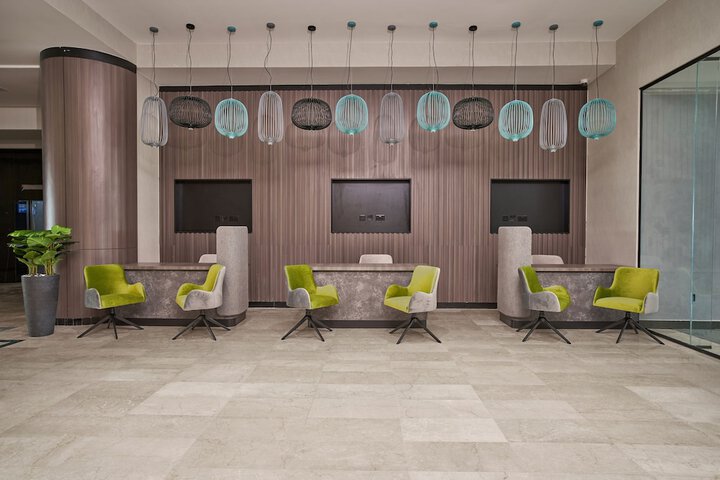 Entrance & Lobby