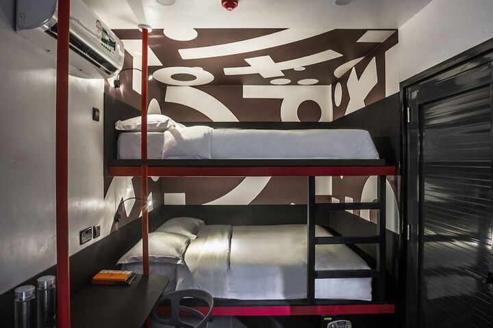 Room 6 of 27