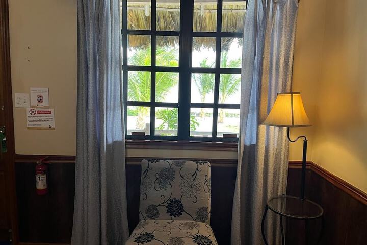 Room 28 of 272