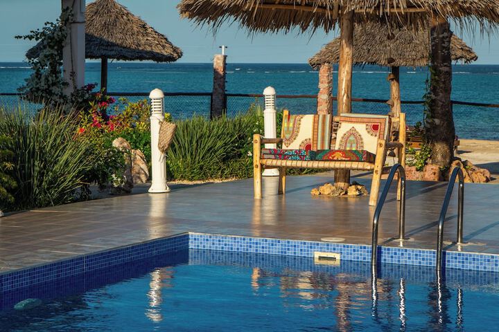 Pool 24 of 65