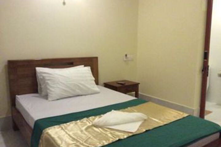 Room 13 of 21