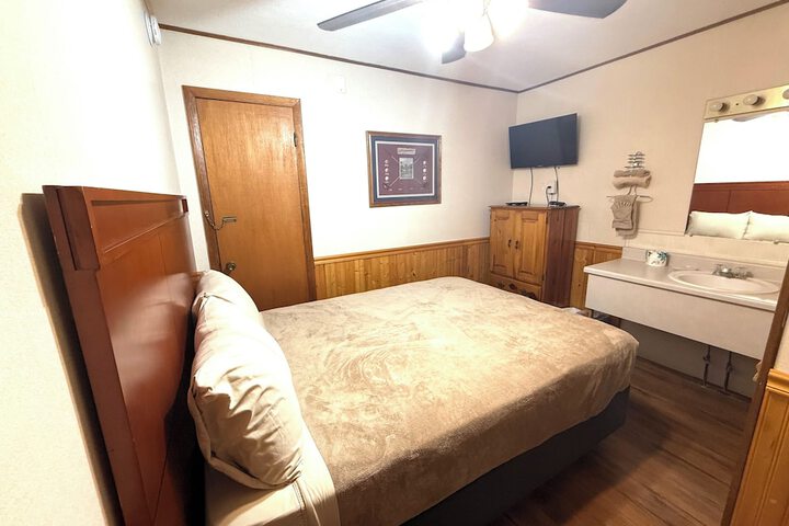 Room 28 of 97
