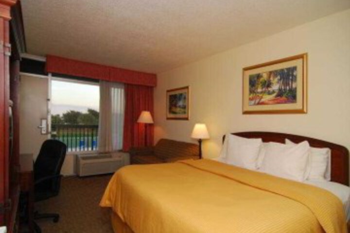 Room 4 of 7