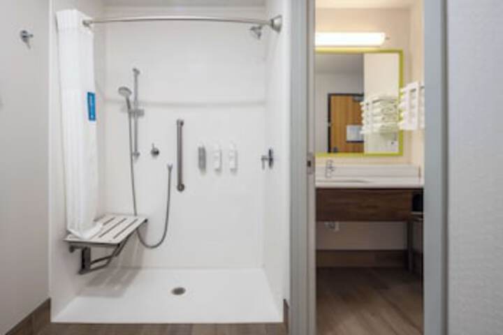 Room 169 of 261