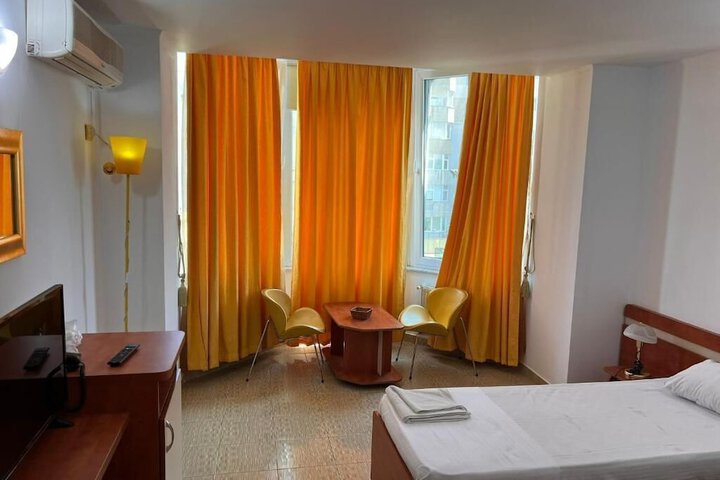 Room 2 of 23