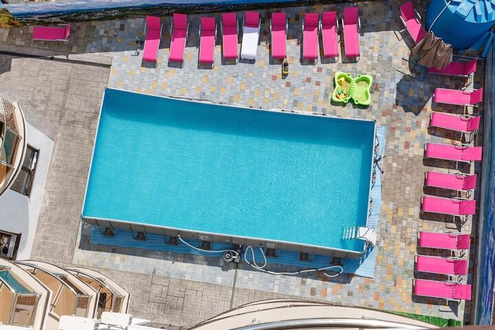 Pool 22 of 32