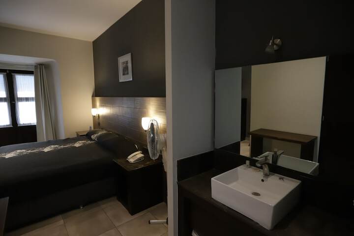 Room 22 of 54