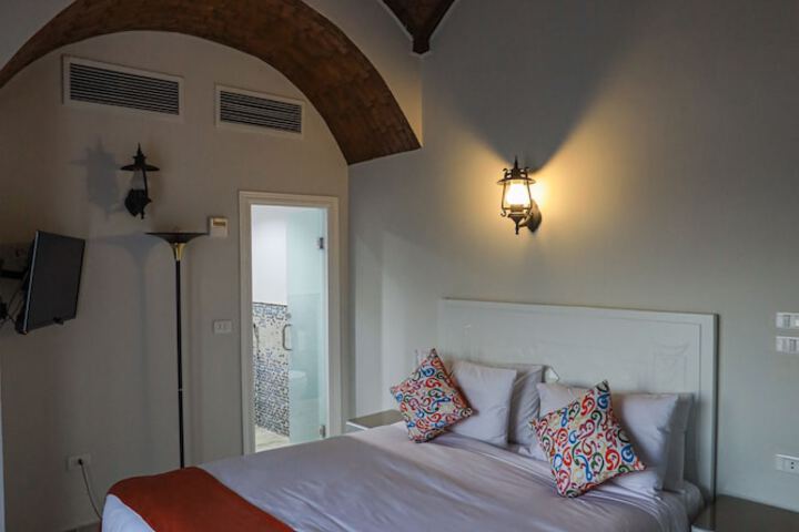Room 7 of 38