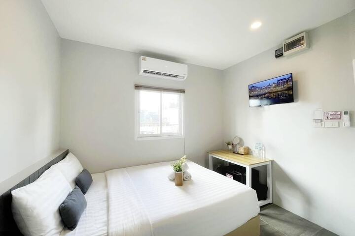 Room 25 of 42
