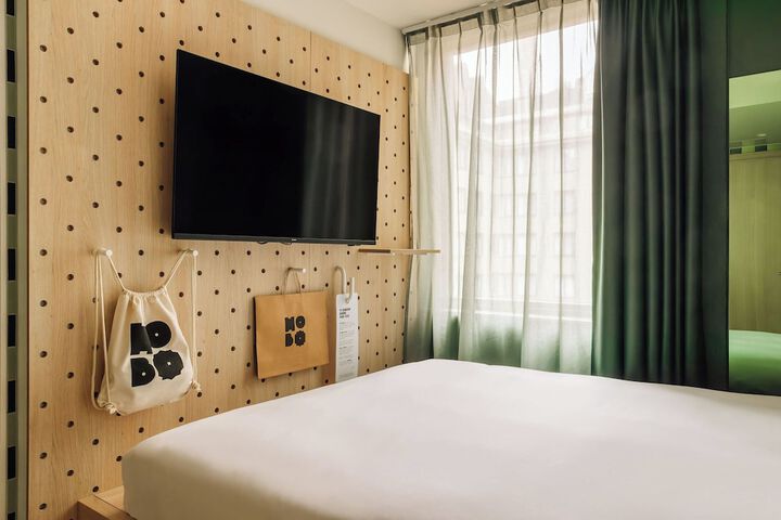 Room 10 of 232