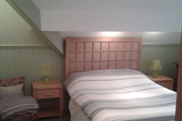 Room 9 of 42
