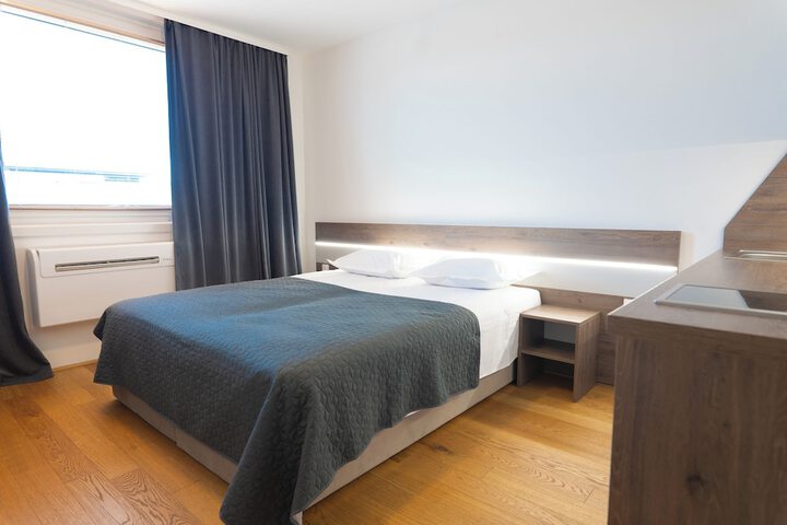 Room 6 of 44
