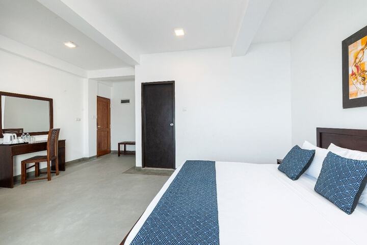 Room 4 of 12