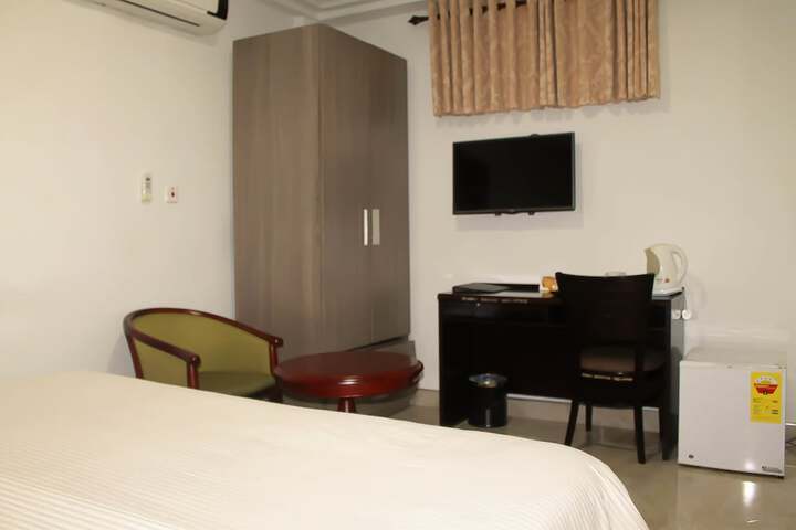 Room 10 of 62