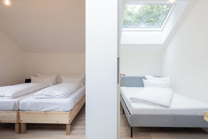 Room 10 of 29
