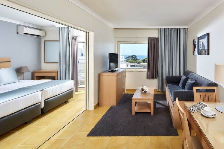Room 9 of 40