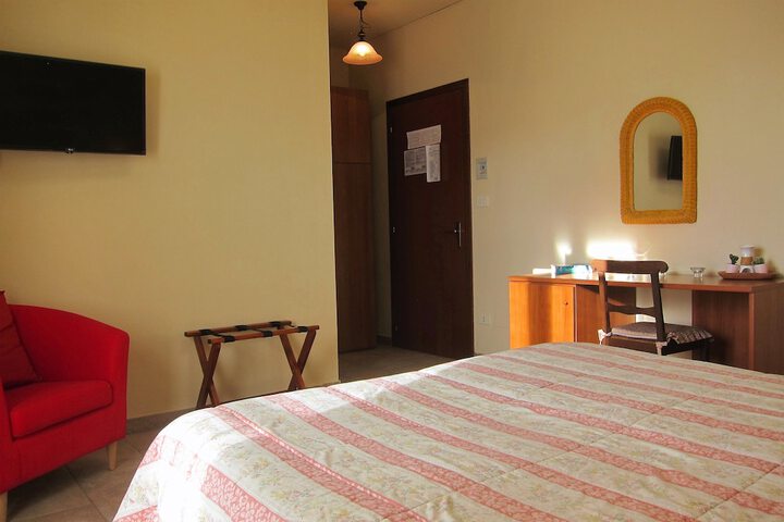 Room 6 of 65