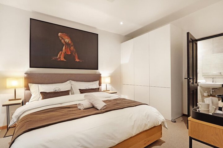 Room 9 of 43