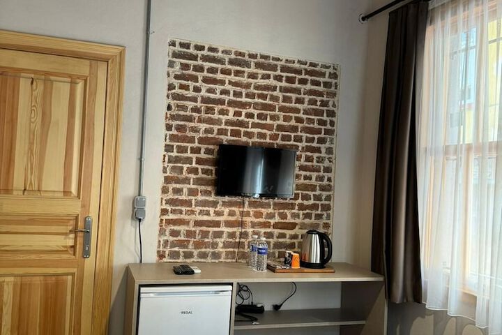 Room 28 of 48