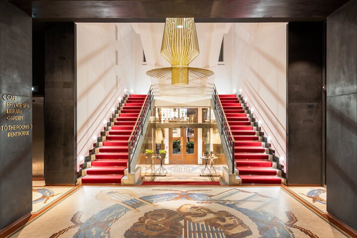 Entrance & Lobby