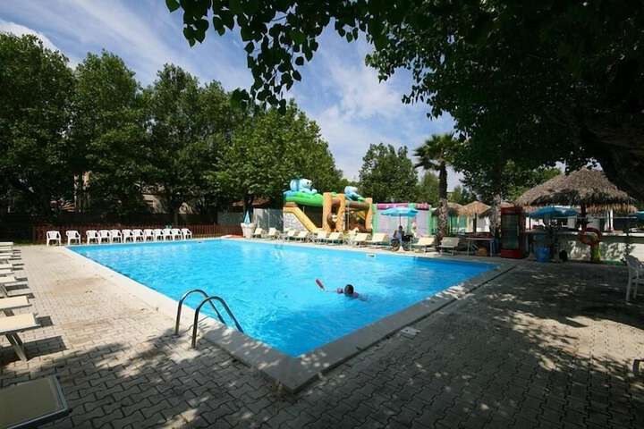 Pool 12 of 23