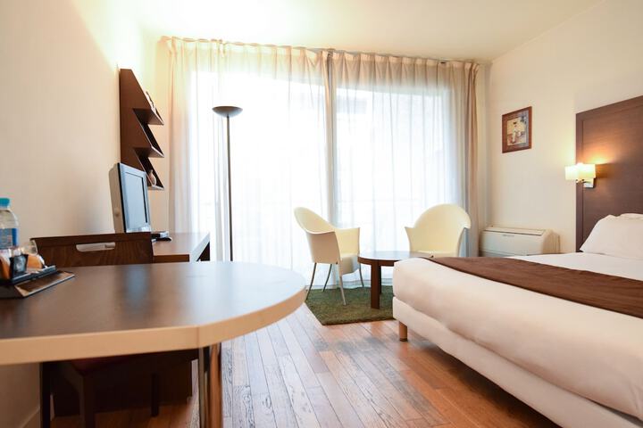 Room 6 of 24
