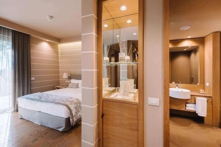 Room 2 of 4