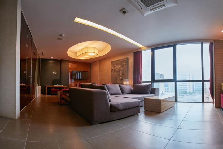 Room 9 of 23