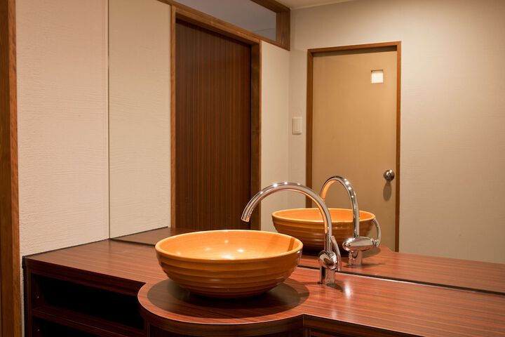 Room 27 of 71