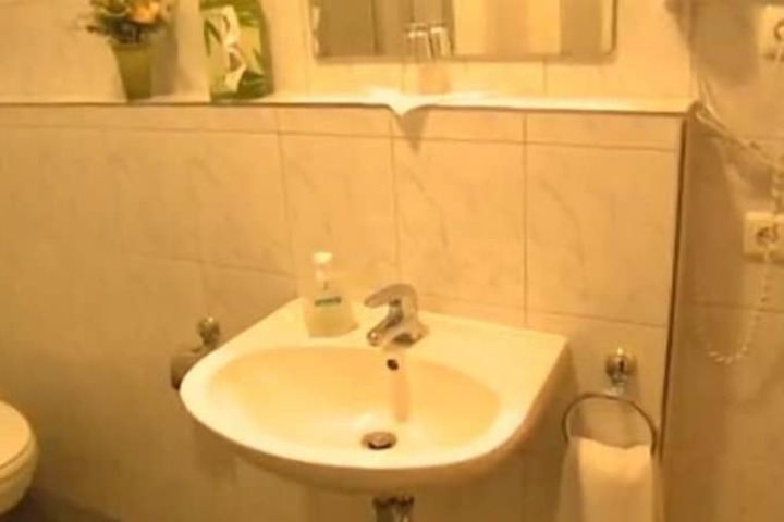 Room 6 of 20
