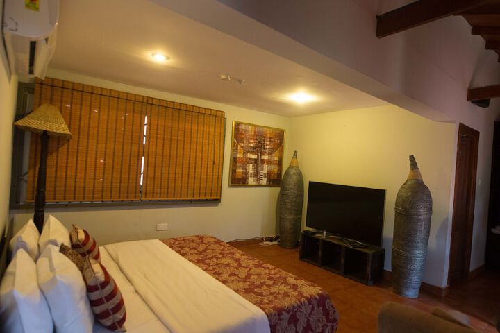 Room 4 of 25